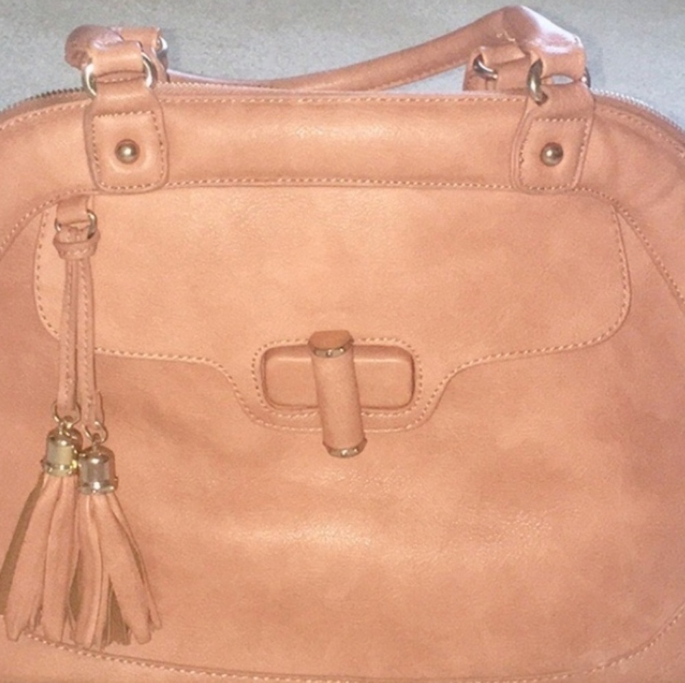 Looking for this bag in black.